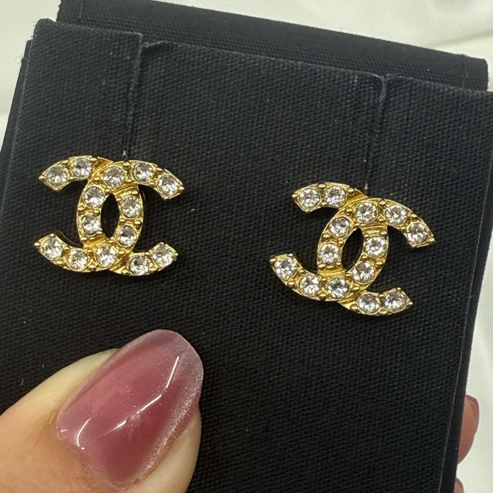 Chanel Classic Gold Crystal CC Stud Earrings - Picture 3 of 13